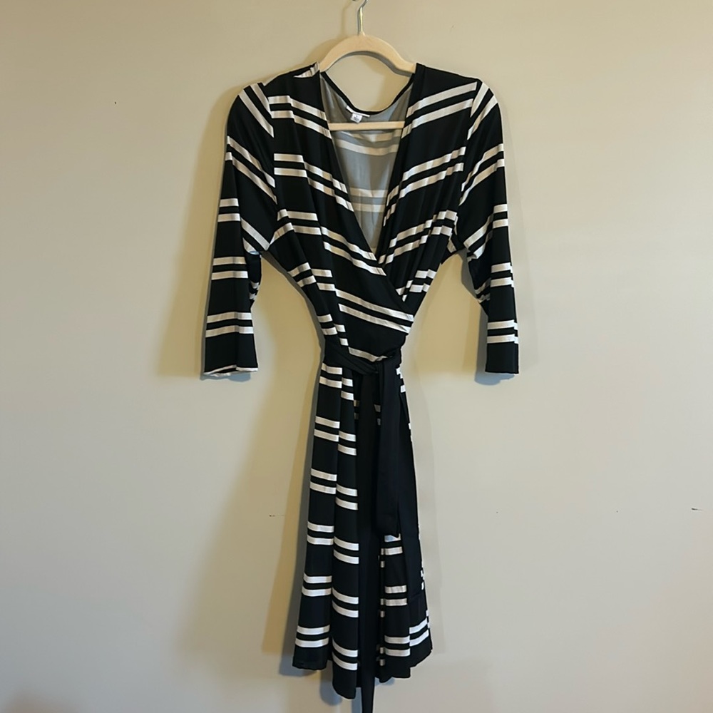 Lularoe Michelle wrap dress black and white